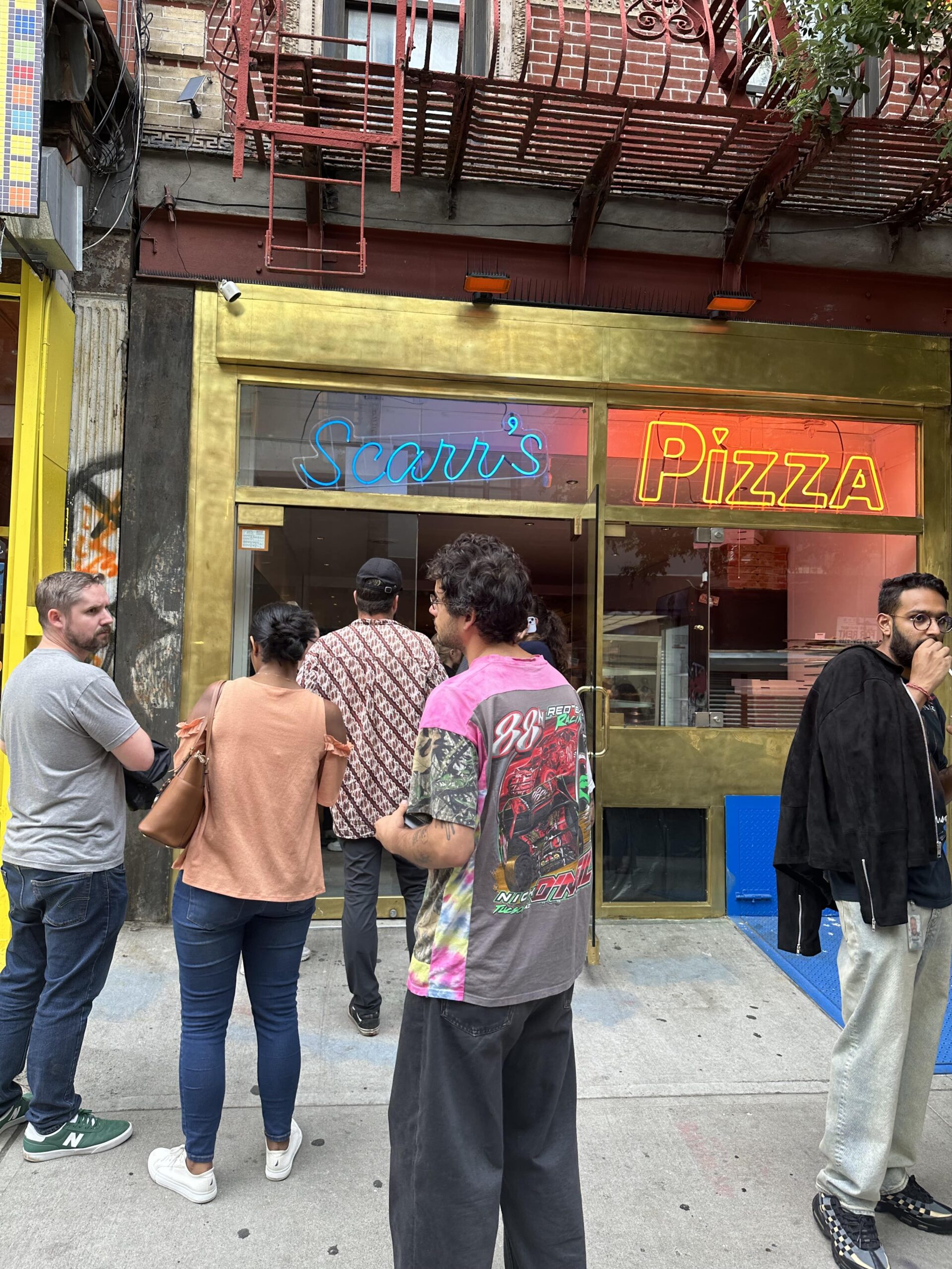 Dove mangiare pizza al taglio a New York Scarr's Pizza